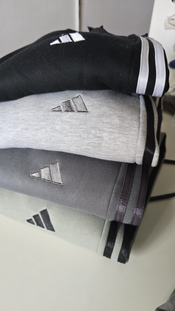 Jogger con PUÑO "ADI"