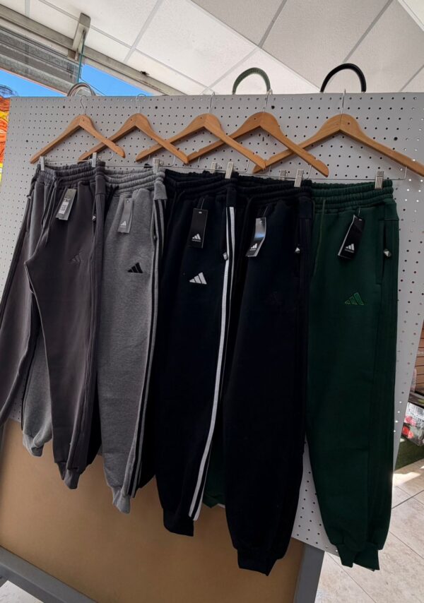 Jogger con PUÑO "ADI"