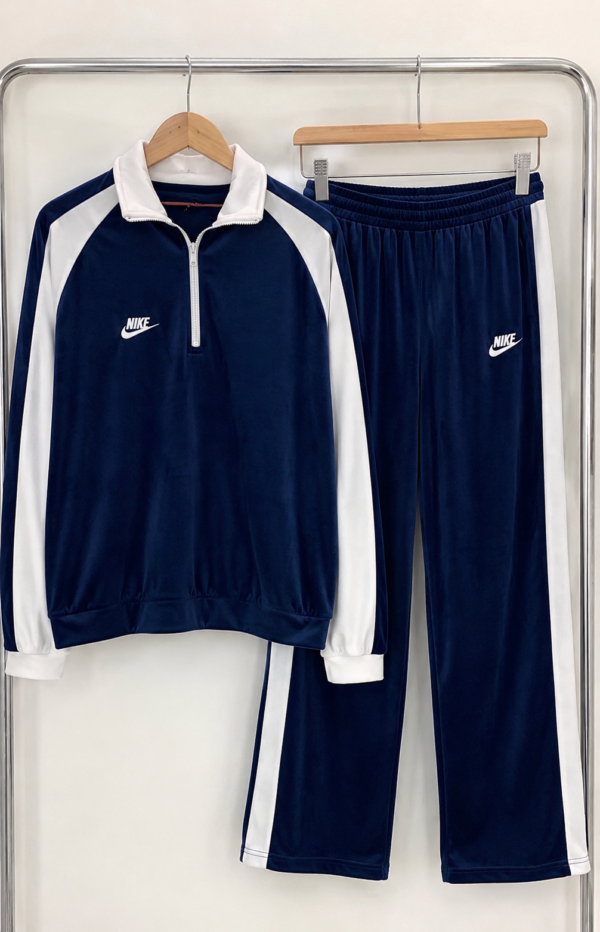 Conjunto PLUSH "NK"
