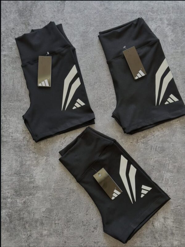 Short "AD" con detalle