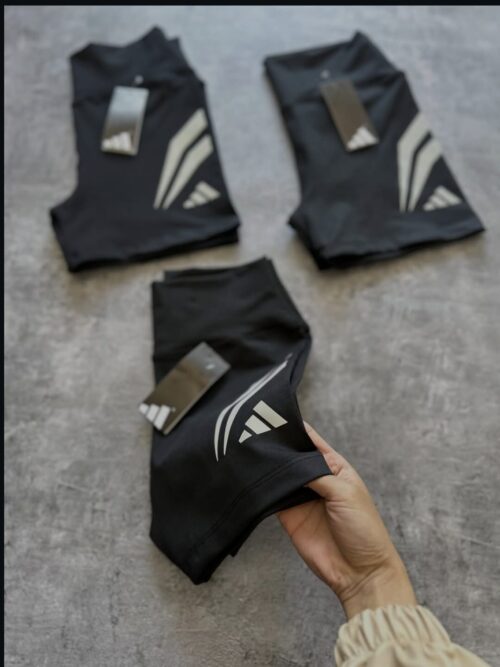 Short "AD" con detalle